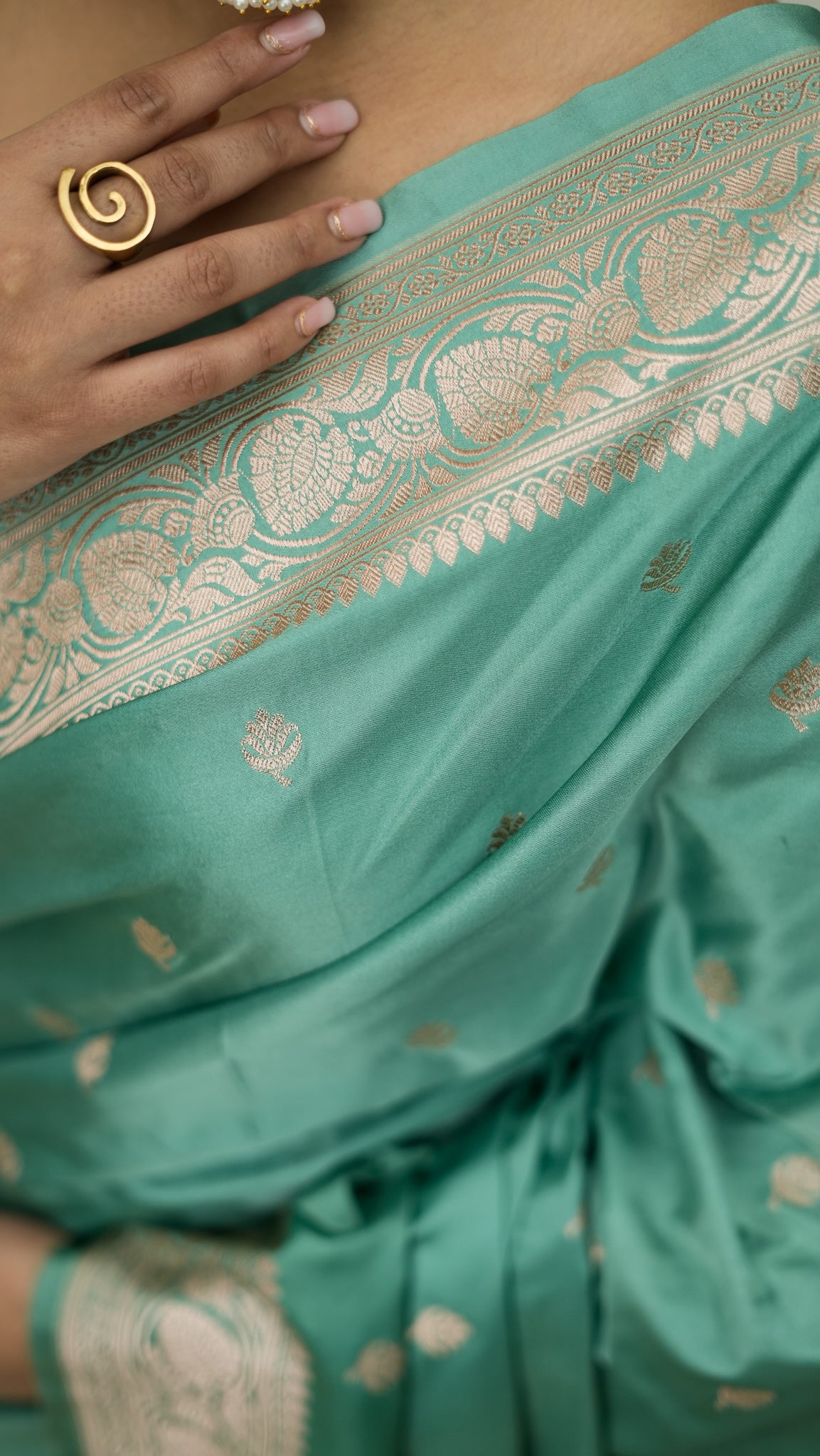 Semi Georgette Buta Checks Saree