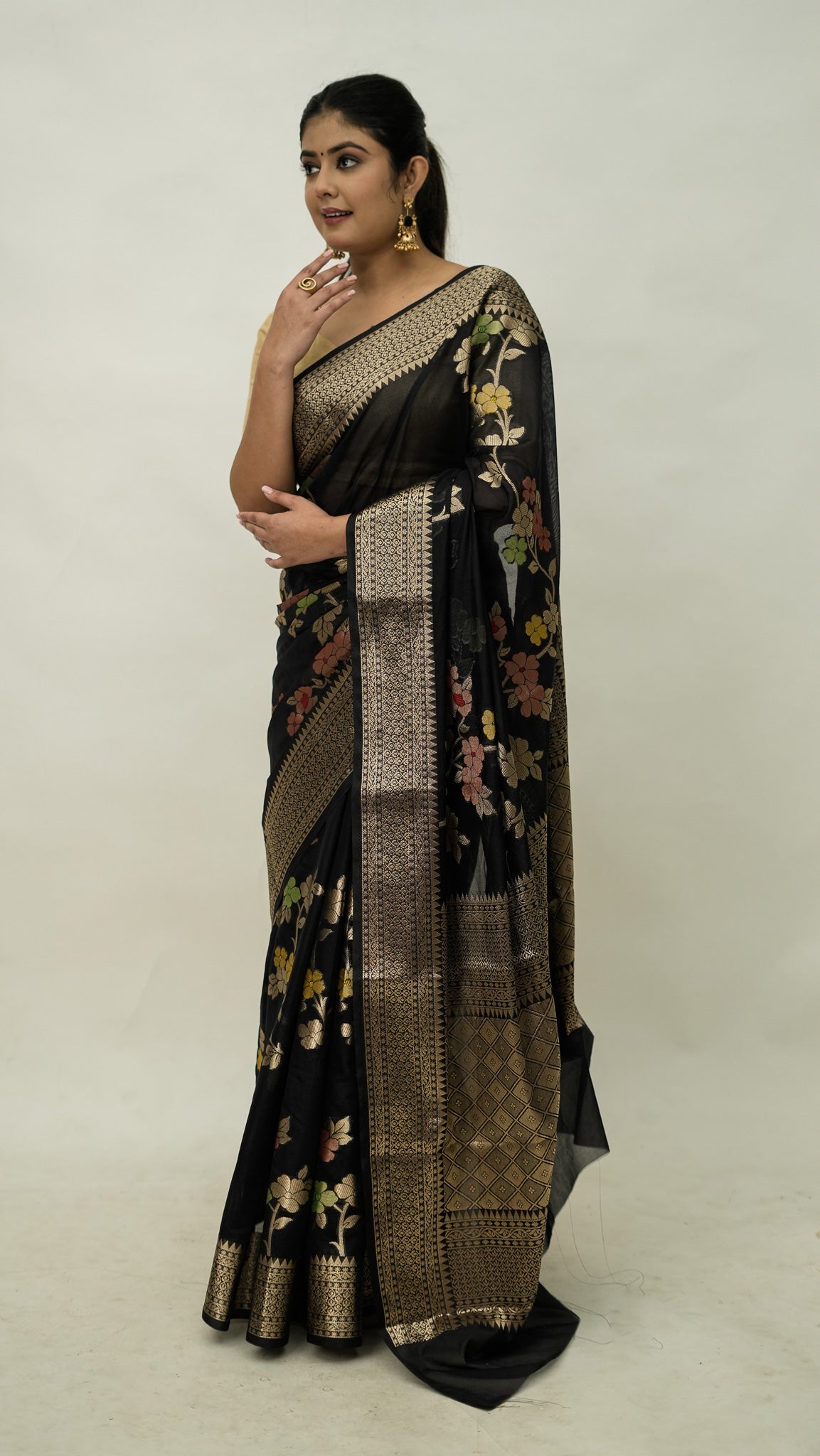Semi Georgette Floral Zari Saree