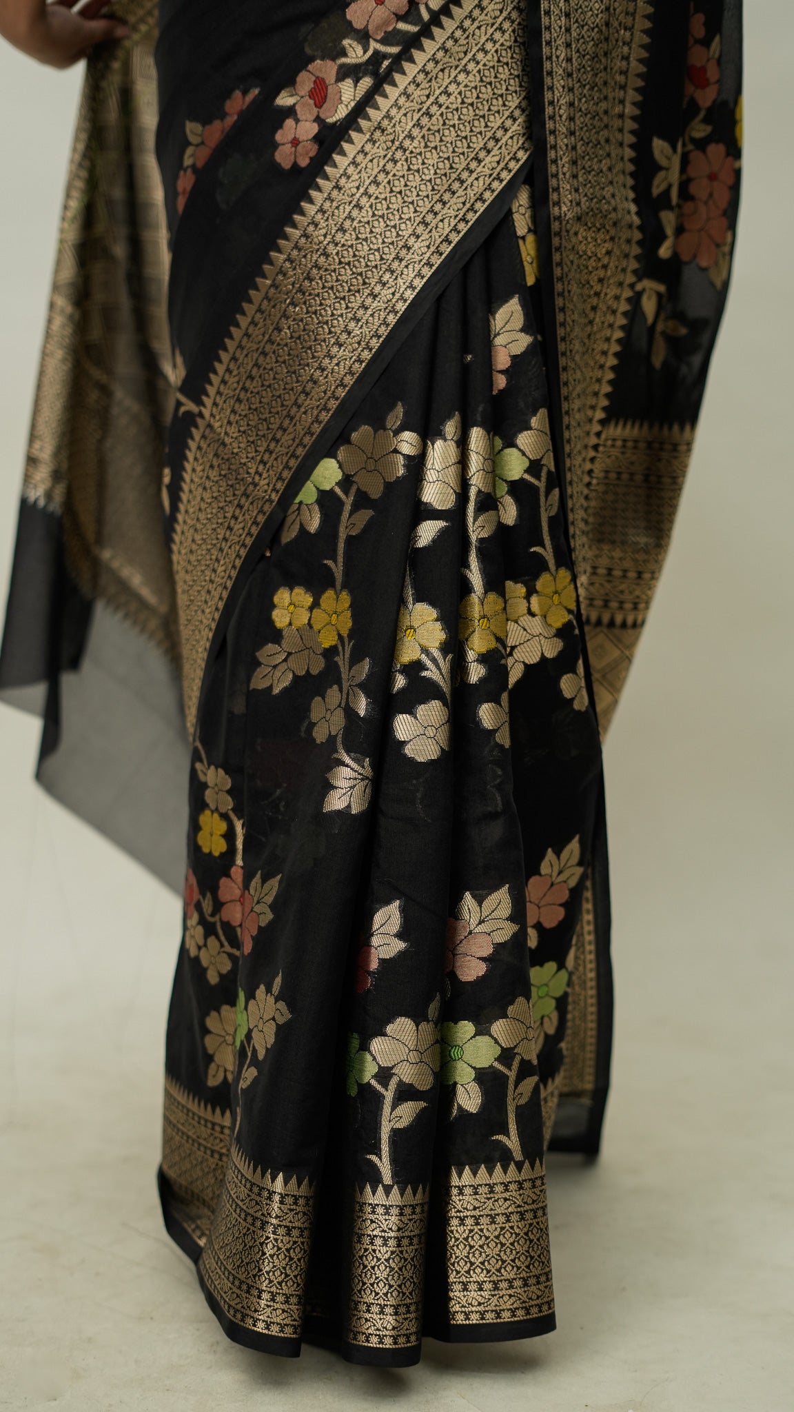 Semi Georgette Floral Zari Saree